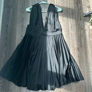 Abercrombie plunge pleated black dress in size large tall